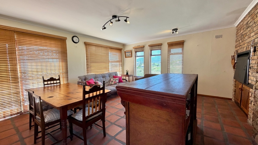 4 Bedroom Property for Sale in Mountainside Western Cape